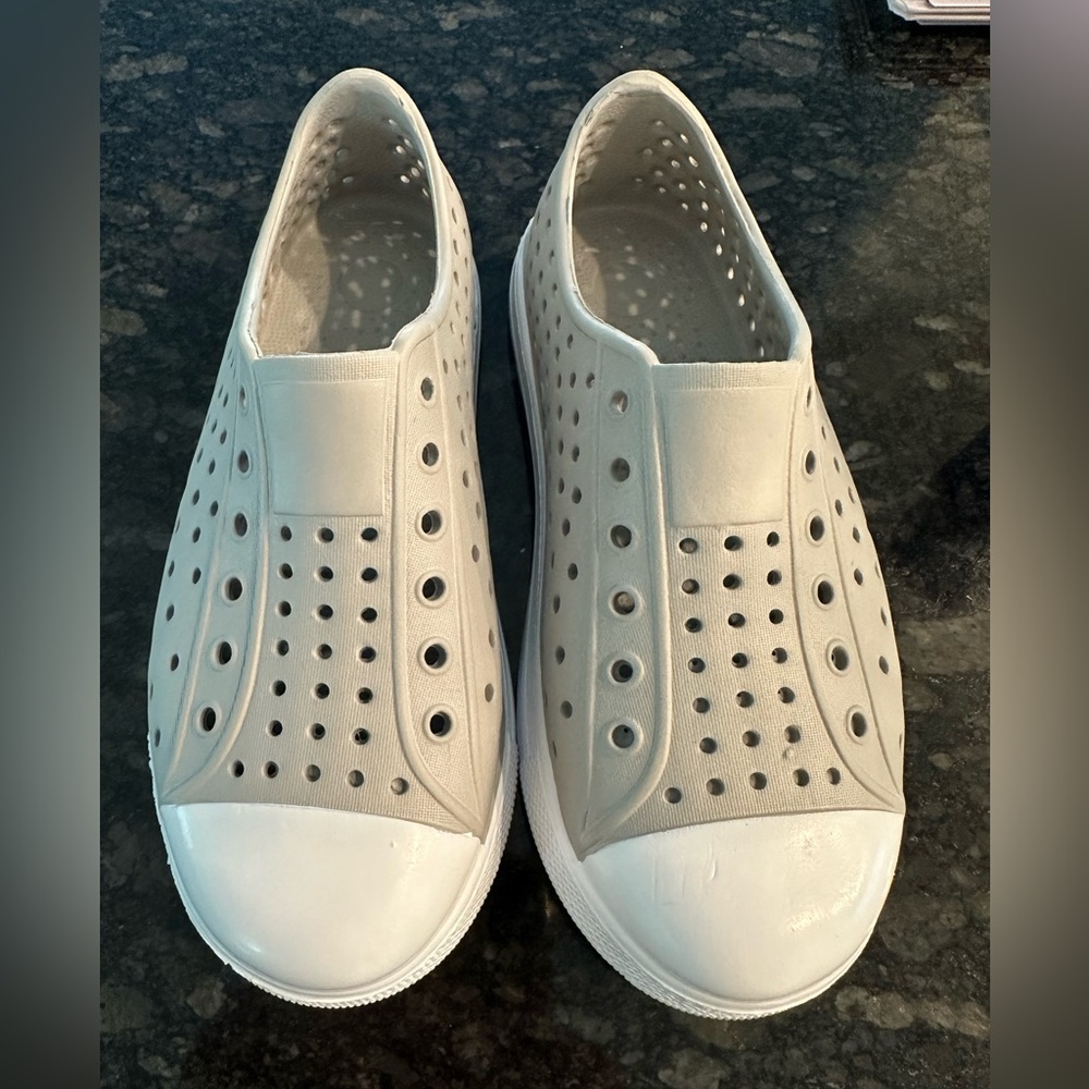 BRAND NEW Kids size 4 water shoes